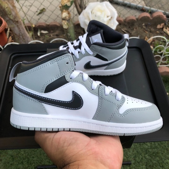 Air Jordan 1 Mid “Light Smoke Grey” Size 10c Toddler - Picture 6 of 8
